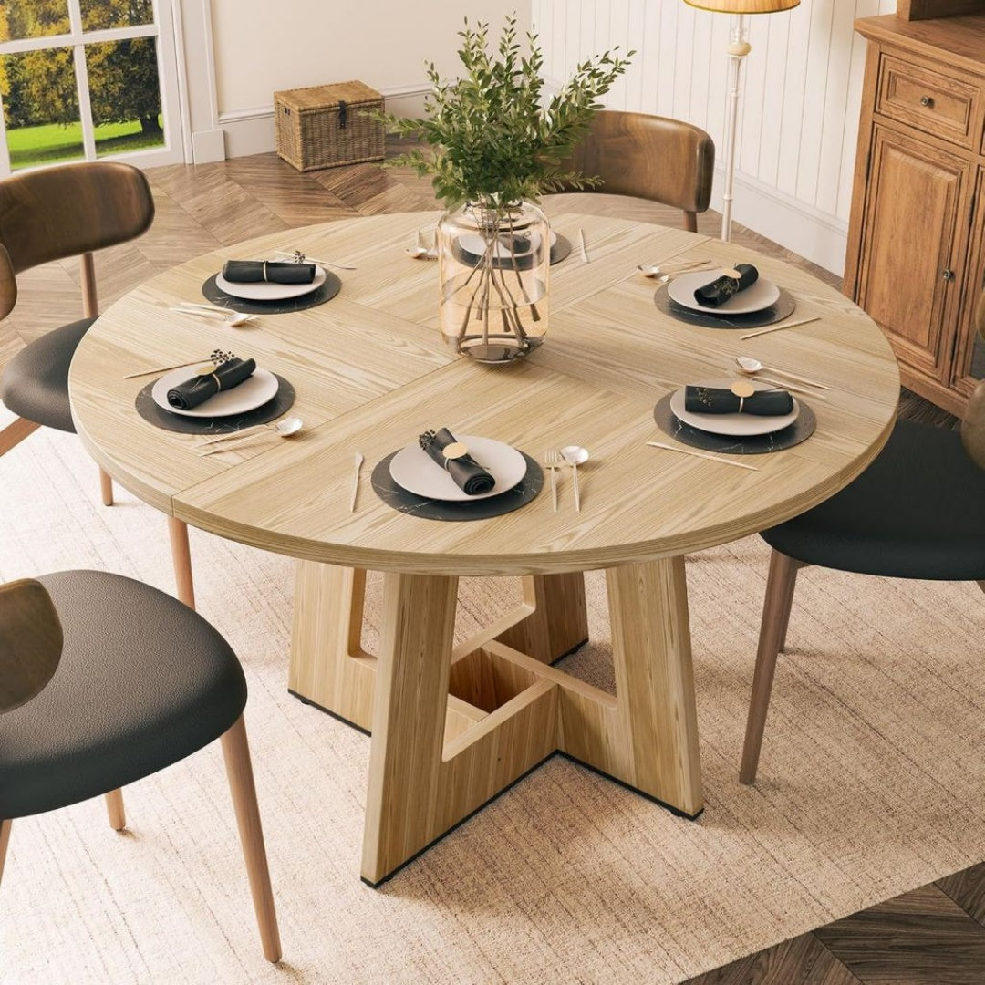 La table ronde de 120 cm peut accueillir confortablement 4 a 6 personnes - Table